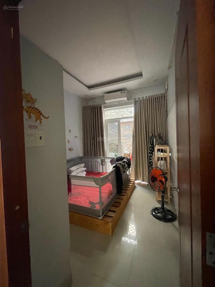 Chính chủ cần bán gấp nhà 3 tầng mặt tiền đường khu dân cư phú mỹ view hồ, dt 90 mét giá 10 tỷ x