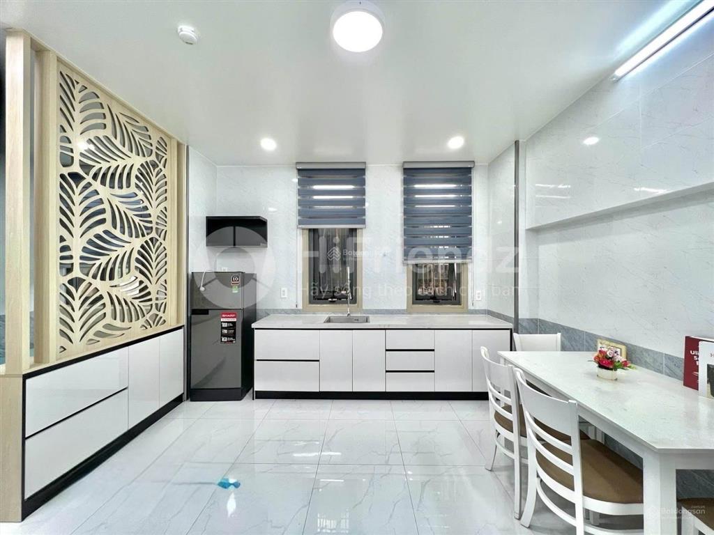 Bán tòa nhà chdv lô góc 2 mặt tiền đường, view công viên, dt 180m2,6 tầng, thang máy, giá 58 tỷ tl