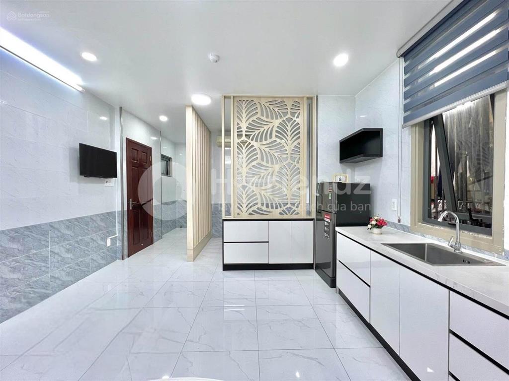 Bán tòa nhà chdv lô góc 2 mặt tiền đường, view công viên, dt 180m2,6 tầng, thang máy, giá 58 tỷ tl