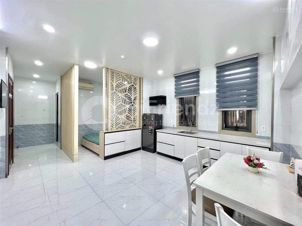 Bán tòa nhà chdv lô góc 2 mặt tiền đường, view công viên, dt 180m2,6 tầng, thang máy, giá 58 tỷ tl