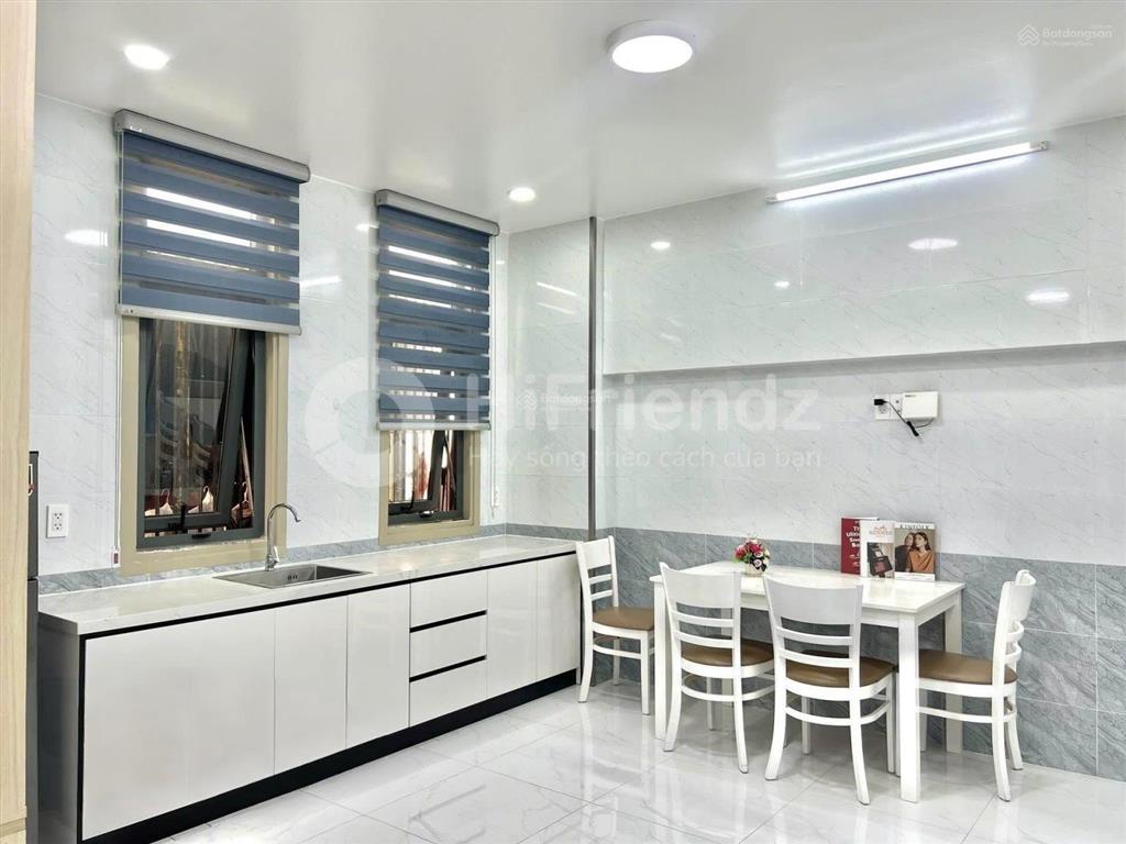 Bán tòa nhà chdv lô góc 2 mặt tiền đường, view công viên, dt 180m2,6 tầng, thang máy, giá 58 tỷ tl