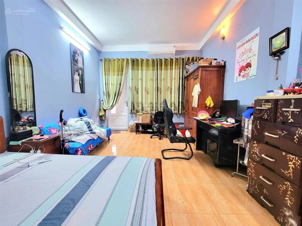 Bán nhà gần ngã tư phú nhuận, 75m2 cn đủ 4 tầng 4 phòng ngủ, chỉ 8.8 tỷ thương lượng
