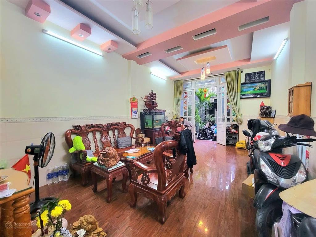 Bán nhà gần ngã tư phú nhuận, 75m2 cn đủ 4 tầng 4 phòng ngủ, chỉ 8.8 tỷ thương lượng