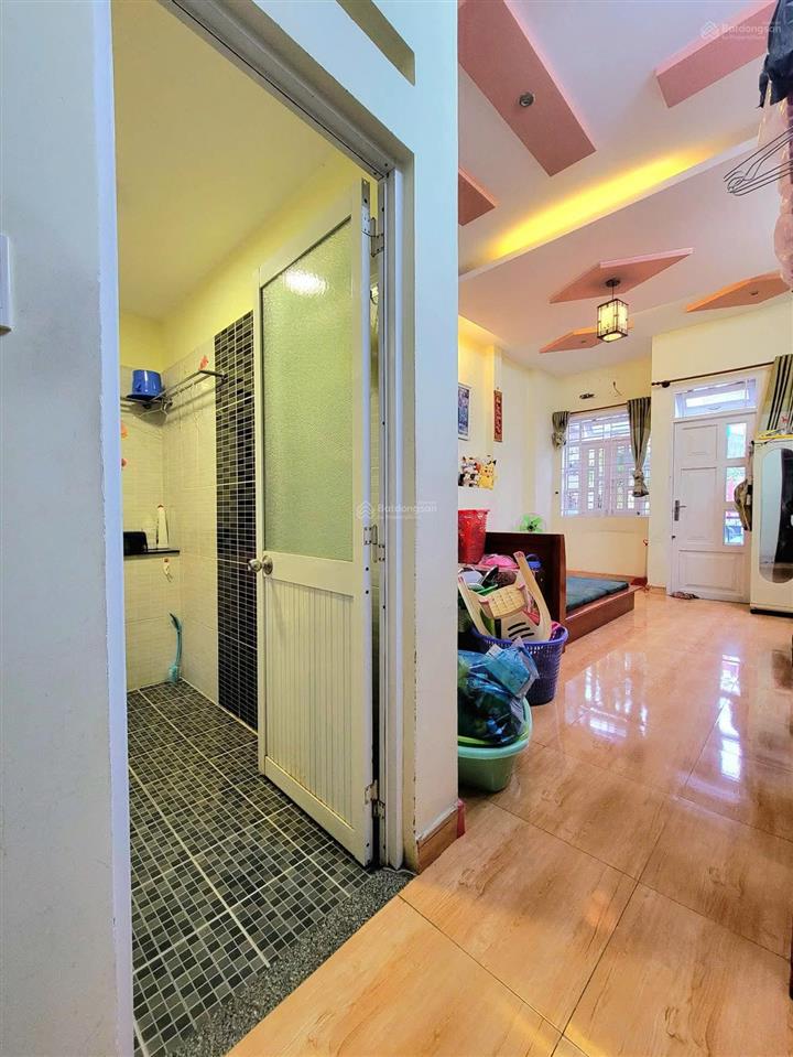 Bán nhà gần ngã tư phú nhuận, 75m2 cn đủ 4 tầng 4 phòng ngủ, chỉ 8.8 tỷ thương lượng