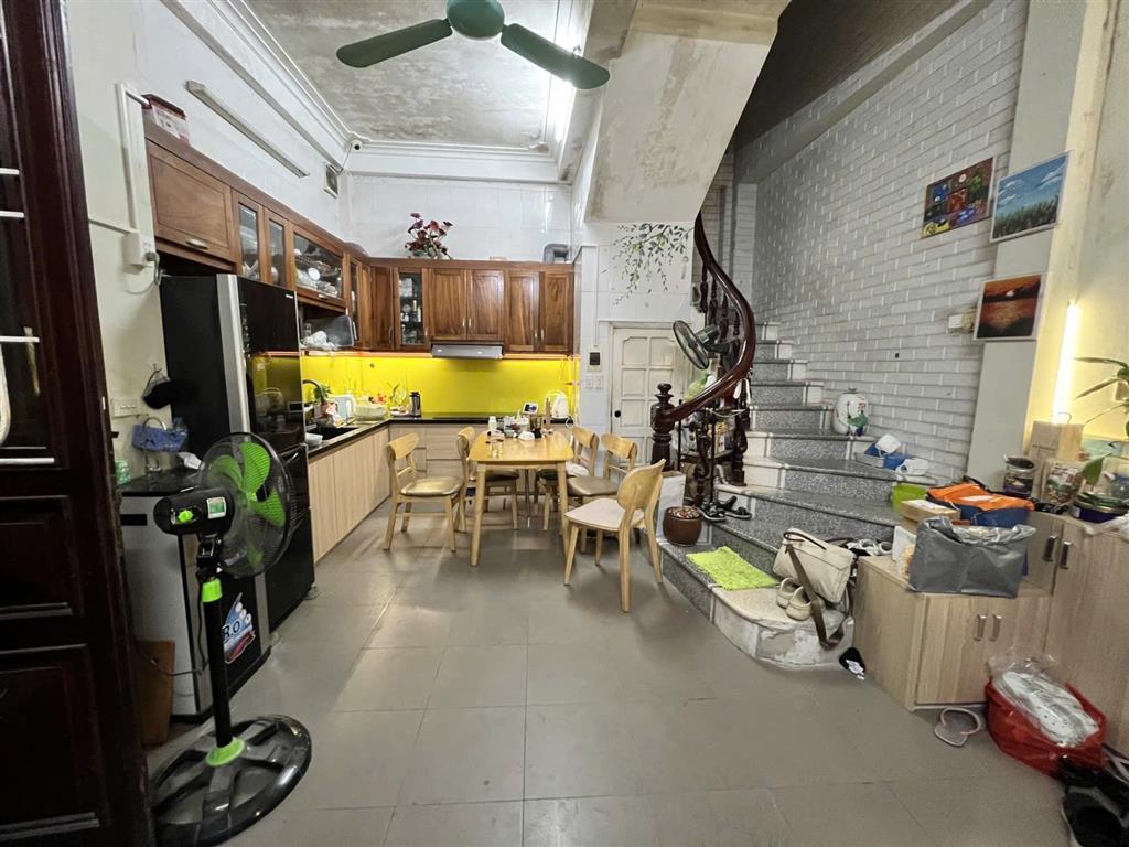 Nguyễn Trãi – Thanh Xuân  Nhà 33m² x 5T Full Nội Thất – 50m Ra Phố – 8,6 Tỷ lh 0975124520