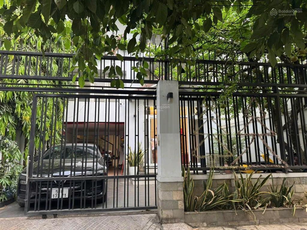 Bán nhà lầu cao cấp 2 mặt hẻm xe hơi hiệp phú  gần ngã tư thủ đức