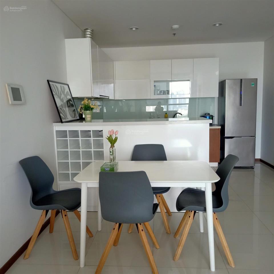 Thảo điền pearl 2pn! diện tích cực rộng  view trực diện sông sài gòn và landmark 81, đang trống