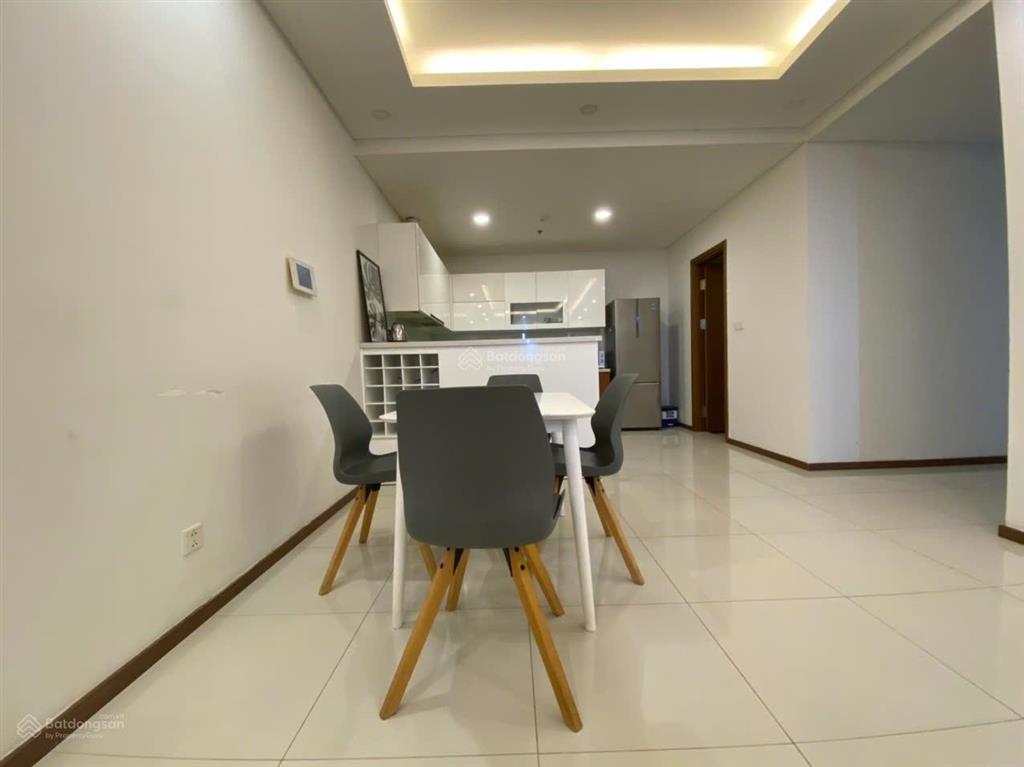 Thảo điền pearl 2pn! diện tích cực rộng  view trực diện sông sài gòn và landmark 81, đang trống