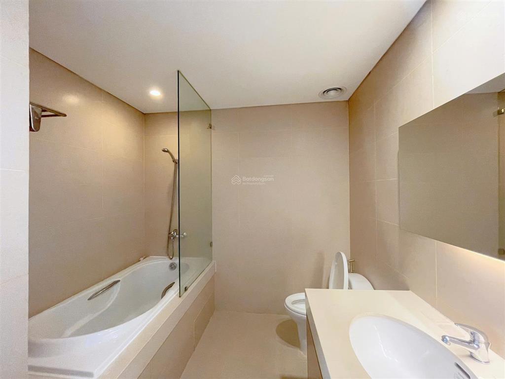 Bán thảo điền pearl 3pn! tầng cao  view thoáng mát, diện tích lớn với nội thất cơ bản. đang trống