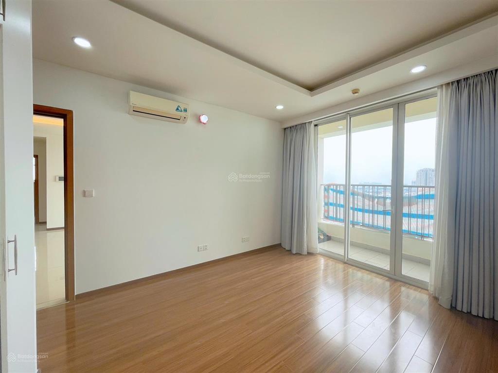 Bán thảo điền pearl 3pn! tầng cao  view thoáng mát, diện tích lớn với nội thất cơ bản. đang trống