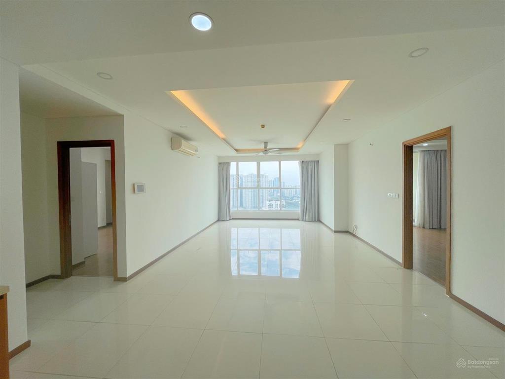 Bán thảo điền pearl 3pn! tầng cao  view thoáng mát, diện tích lớn với nội thất cơ bản. đang trống