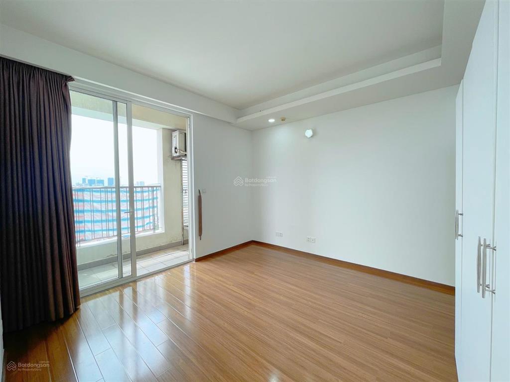 Bán thảo điền pearl 3pn! tầng cao  view thoáng mát, diện tích lớn với nội thất cơ bản. đang trống