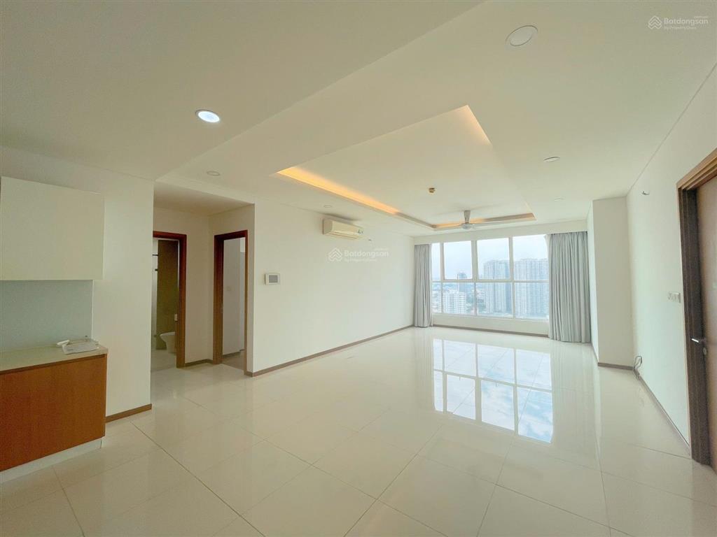 Bán thảo điền pearl 3pn! tầng cao  view thoáng mát, diện tích lớn với nội thất cơ bản. đang trống