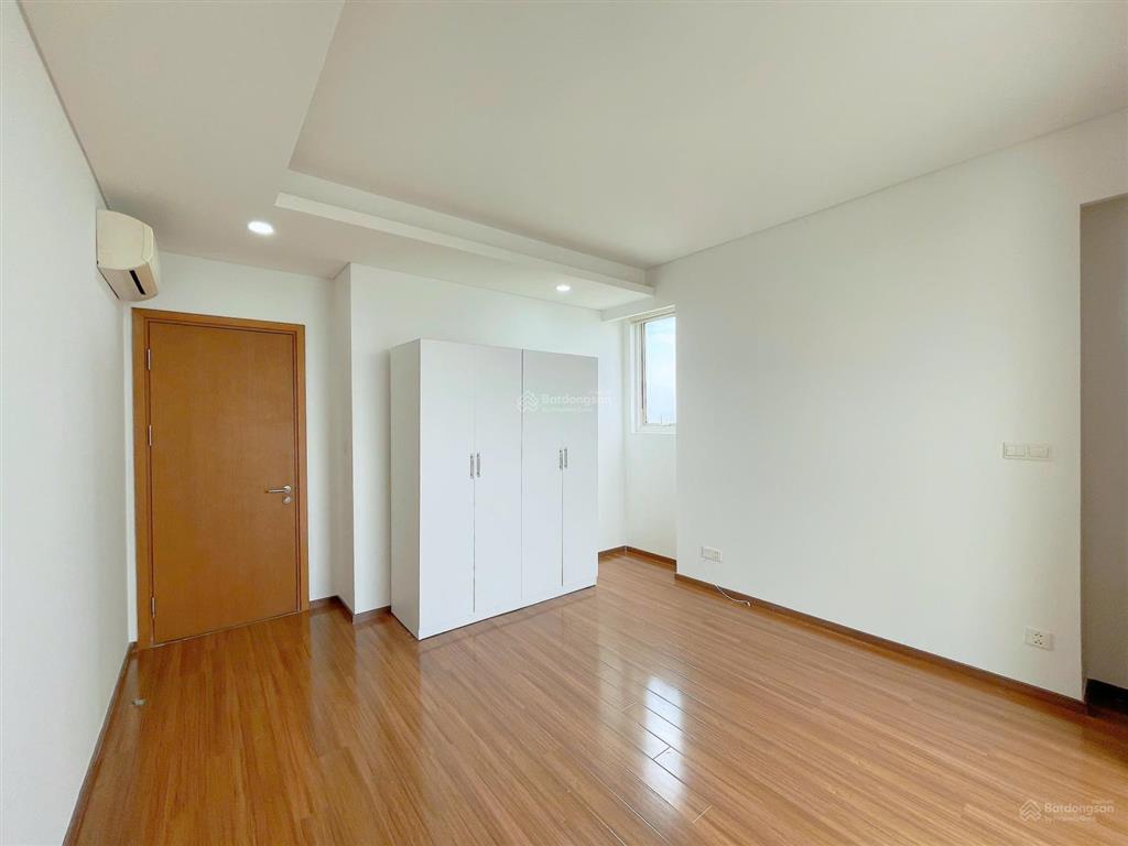 Bán thảo điền pearl 3pn! tầng cao  view thoáng mát, diện tích lớn với nội thất cơ bản. đang trống