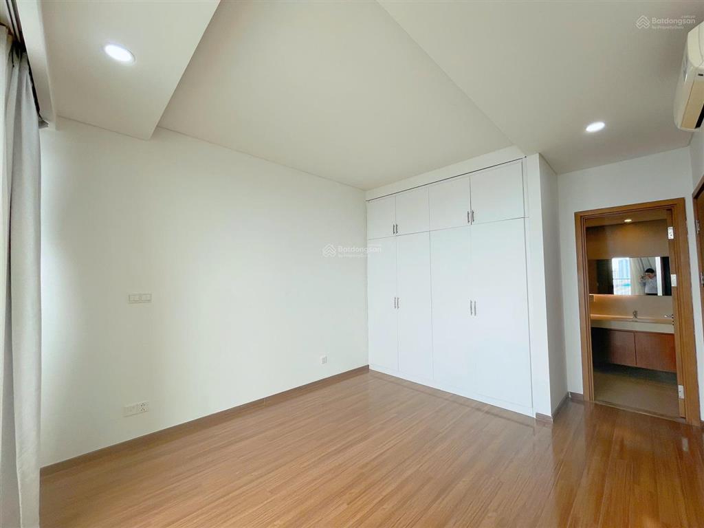 Bán thảo điền pearl 3pn! tầng cao  view thoáng mát, diện tích lớn với nội thất cơ bản. đang trống