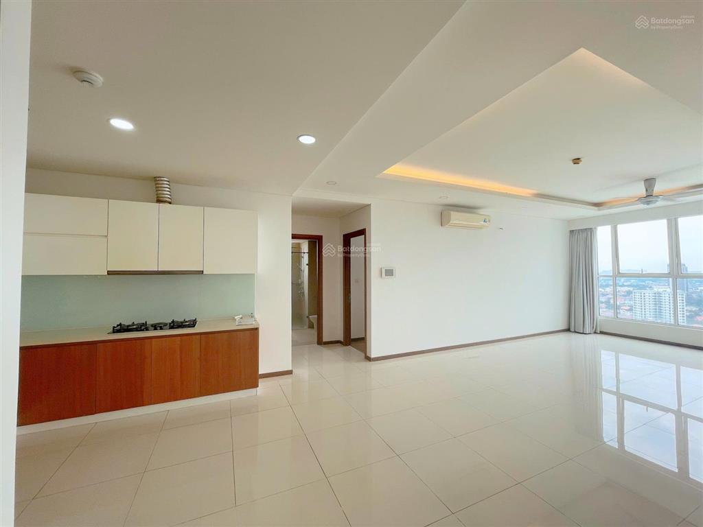 Bán thảo điền pearl 3pn! tầng cao  view thoáng mát, diện tích lớn với nội thất cơ bản. đang trống