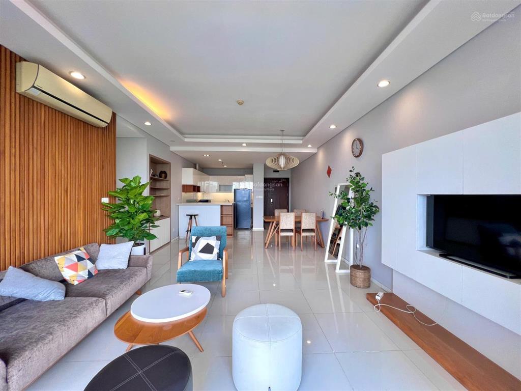 Thảo điền pearl 2pn! view hồ bơi  căn góc với nội thất đầy đủ như hình. chuyển vào linh hoạt
