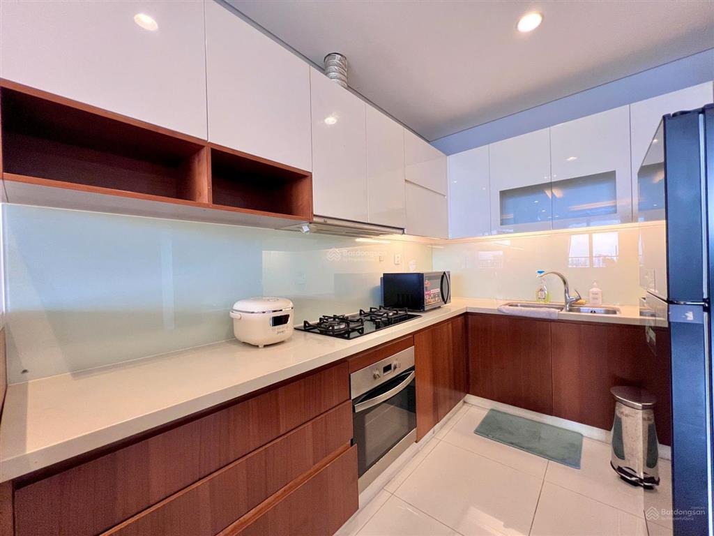 Thảo điền pearl 2pn! view hồ bơi  căn góc với nội thất đầy đủ như hình. chuyển vào linh hoạt