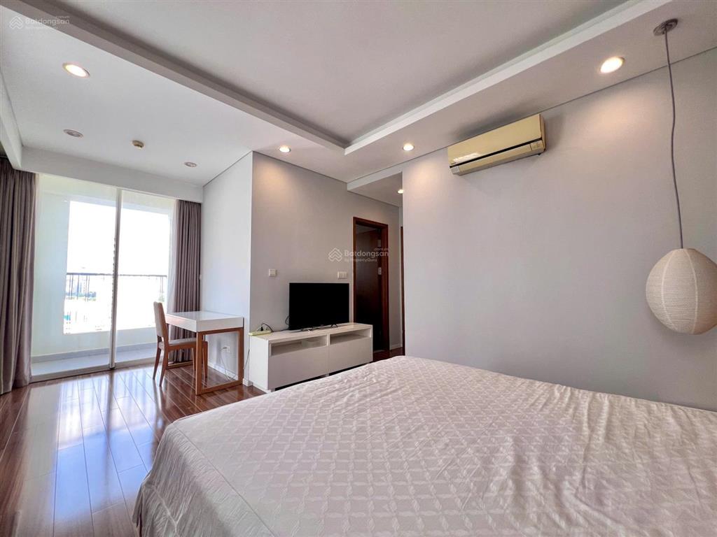 Thảo điền pearl 2pn! view hồ bơi  căn góc với nội thất đầy đủ như hình. chuyển vào linh hoạt
