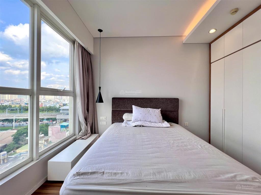 Thảo điền pearl 2pn! view hồ bơi  căn góc với nội thất đầy đủ như hình. chuyển vào linh hoạt