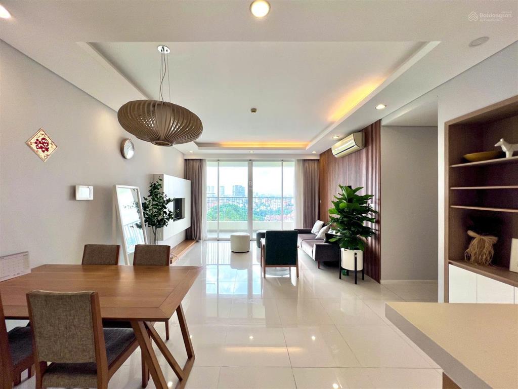 Thảo điền pearl 2pn! view hồ bơi  căn góc với nội thất đầy đủ như hình. chuyển vào linh hoạt