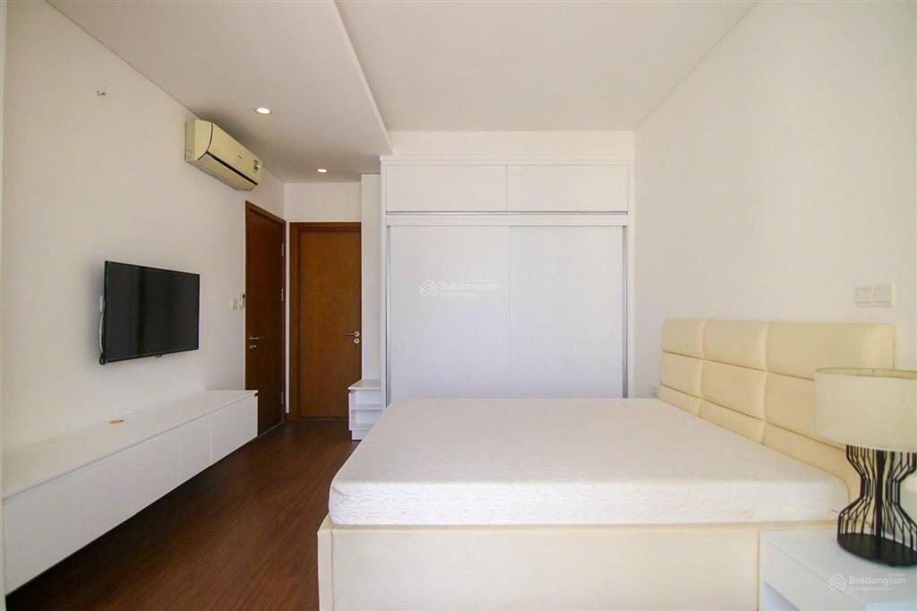 Cho thuê thảo điền pearl với 3 phòng ngủ. nội thất đầy đủ như hình với tầng cao. đang trống sẵn