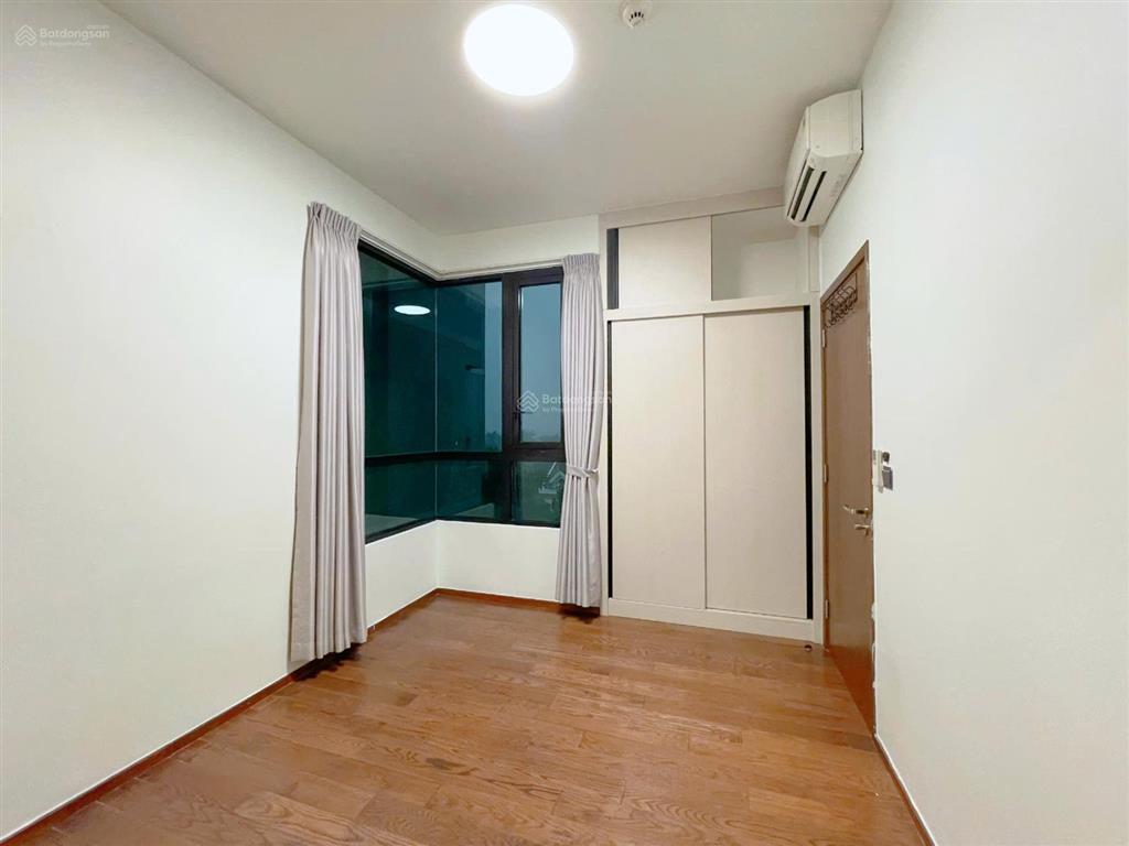 Cho thuê căn hộ d'edge 3 phòng ngủ. nội thất cơ bản tự do thiết kế. nhà rộng và có thang máy riêng