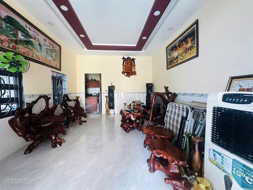 Bán nr tại võ văn hát, 7,9 tỷ, 130m2, 3pn, 2wc, chính chủ siêu hot