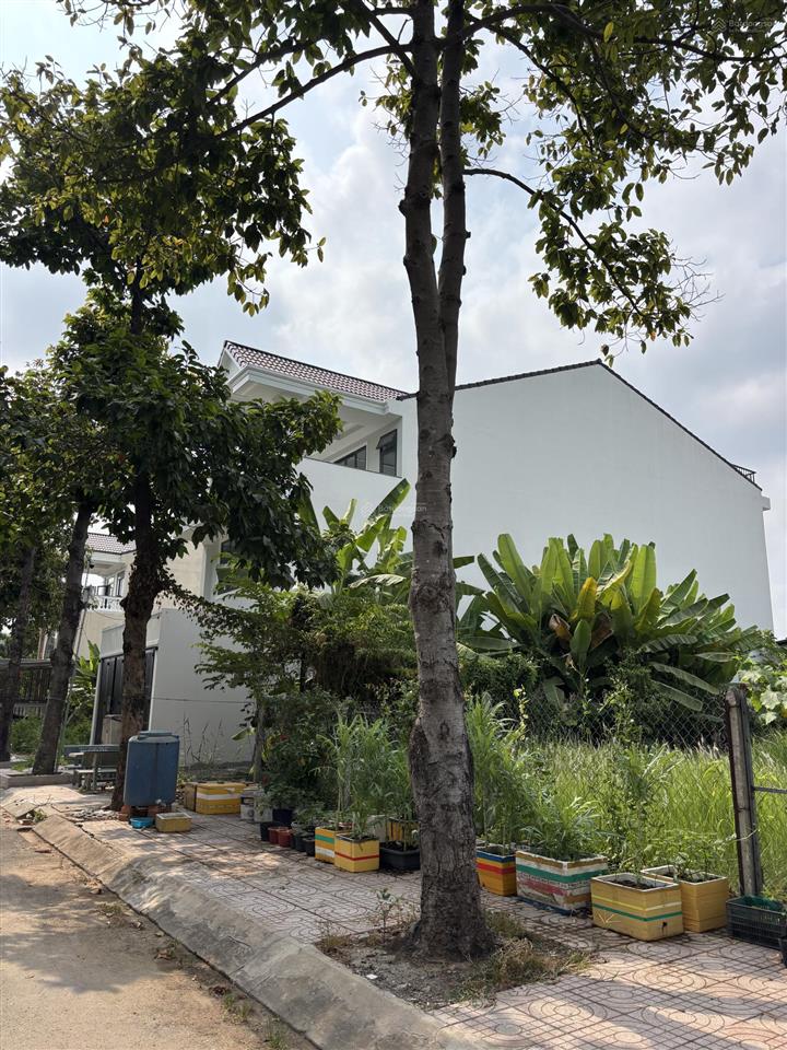 Bán nr tại bưng ông thoàn, 14 tỷ, 150m2, 8pn, 8wc, 3 tầng đẹp xuất sắc