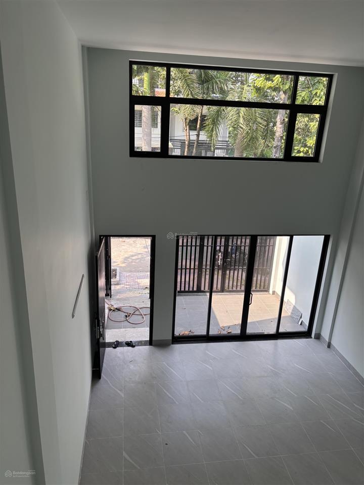 Bán nr tại bưng ông thoàn, 14 tỷ, 150m2, 8pn, 8wc, 3 tầng đẹp xuất sắc