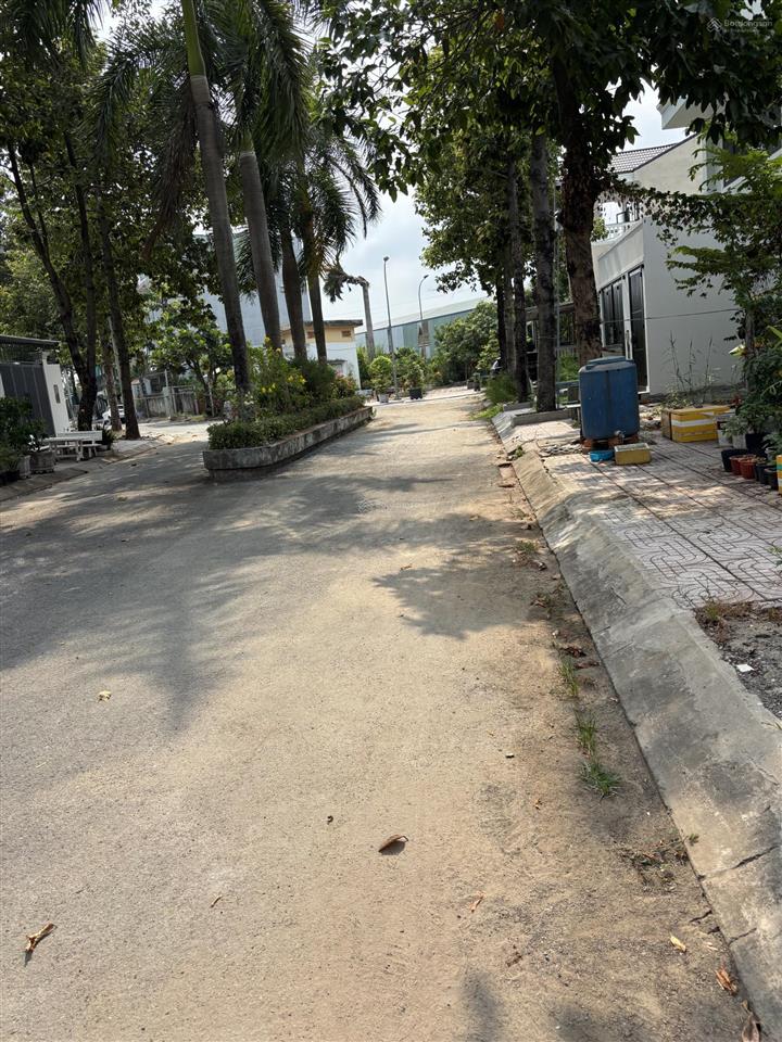 Bán nr tại bưng ông thoàn, 14 tỷ, 150m2, 8pn, 8wc, 3 tầng đẹp xuất sắc
