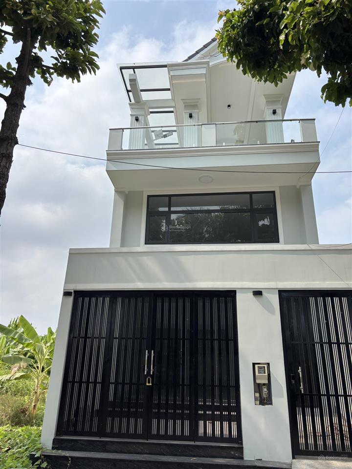 Bán nr tại bưng ông thoàn, 14 tỷ, 150m2, 8pn, 8wc, 3 tầng đẹp xuất sắc