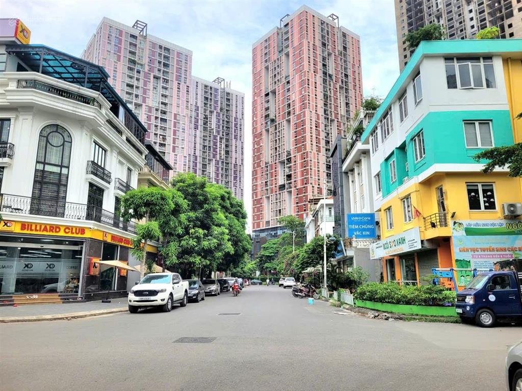 Cần bán gấp liền kề kđt văn khê2thoáng thang máy  kinh doanh 83m 5tầng  20.7tỷ 0962 797 ***.