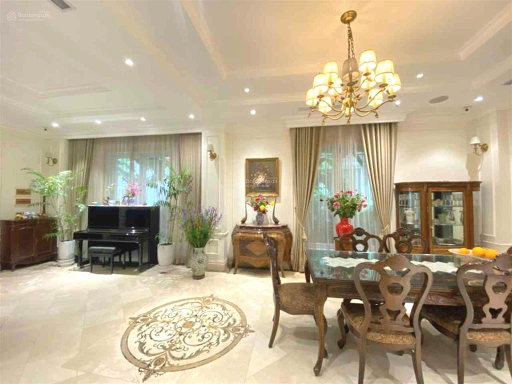 Biệt thự kđt việt kiều châu âu gần công viên 3thoáng kinh doanh 135mchỉ 40.2tỷ. 0962 797 ***