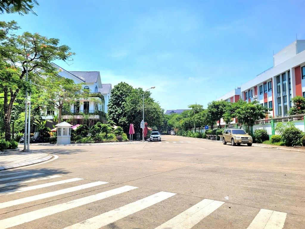 Biệt thự đẹp long lanh bề thế  thang máy gleximco  lê trọng tấn  210m2  4 tầng. 0962 797 ***