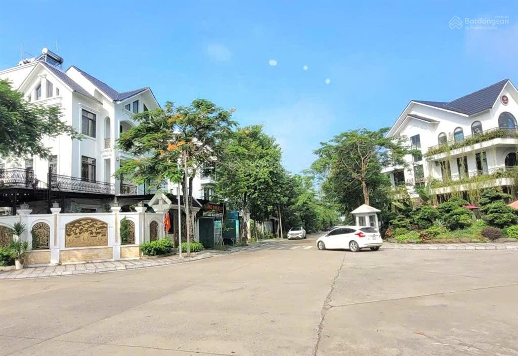 Biệt thự đẹp long lanh bề thế  thang máy gleximco  lê trọng tấn  210m2  4 tầng. 0962 797 ***