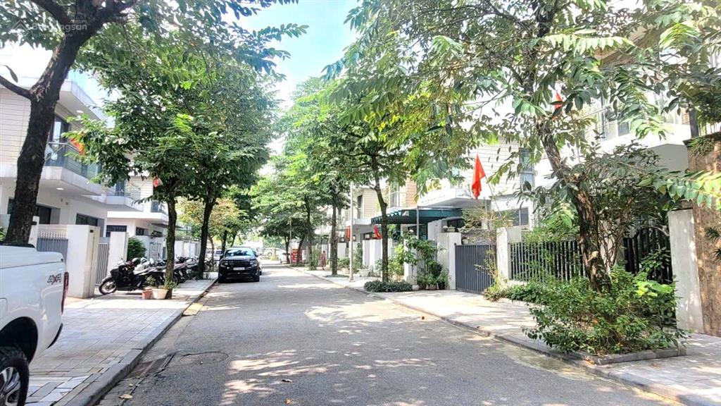 Bán gấp biệt thự trung tâm dương nộithang máy nhập  dt 180m  chỉ 42.9 tỷ  0962 797 ***
