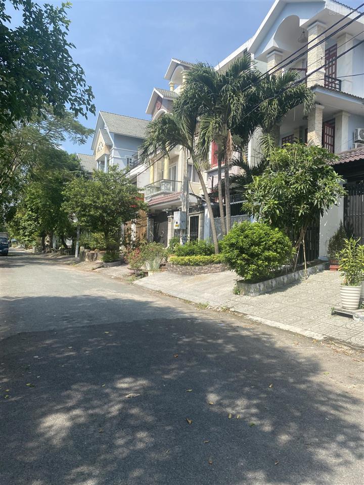 Bán lô đất biệt thự, 7x19.5m, ngay công viên, kdc phong phú 5 ( nay là xã bình hưng )