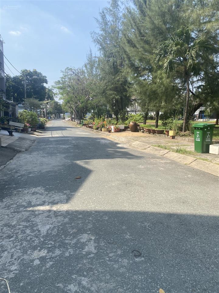 Bán lô đất biệt thự, 7x19.5m, ngay công viên, kdc phong phú 5 ( nay là xã bình hưng )