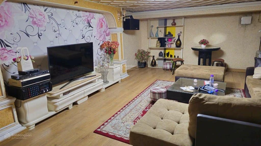 Bán biệt thự góc 2mt, dt 17x22m, 1 lầu áp ngói,33 dg 135f phước long a thủ đức ( q9 cũ )