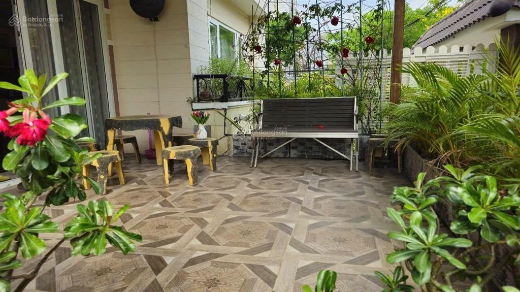 Bán biệt thự góc 2mt, dt 17x22m, 1 lầu áp ngói,33 dg 135f phước long a thủ đức ( q9 cũ )