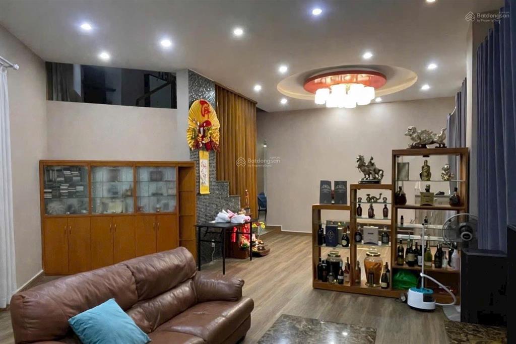 Biệt thự góc 2mt, dt 18m x16m, 2 lầu sân thượng, đường phạm hùng nối dài