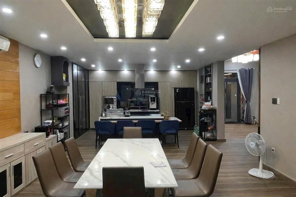 Biệt thự góc 2mt, dt 18m x16m, 2 lầu sân thượng, đường phạm hùng nối dài