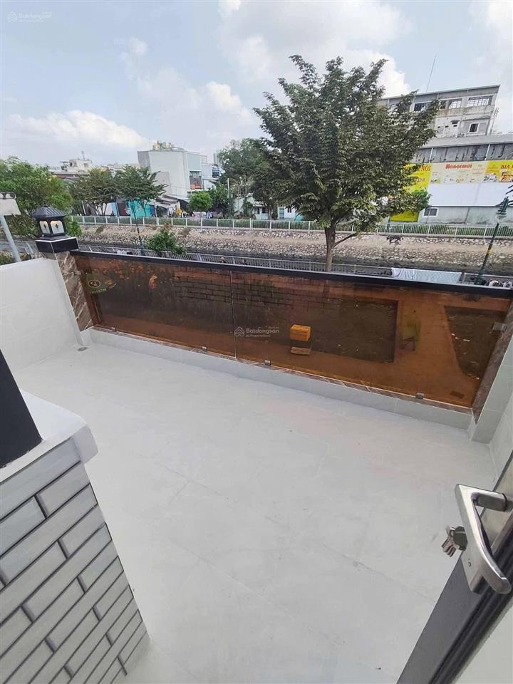 Bán nhà mặt tiền đường ụ cây p10 q8, dt 3.9x9m, 2 lầu nhà mới