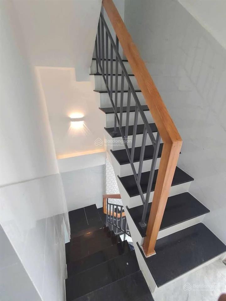 Bán nhà mặt tiền đường ụ cây p10 q8, dt 3.9x9m, 2 lầu nhà mới