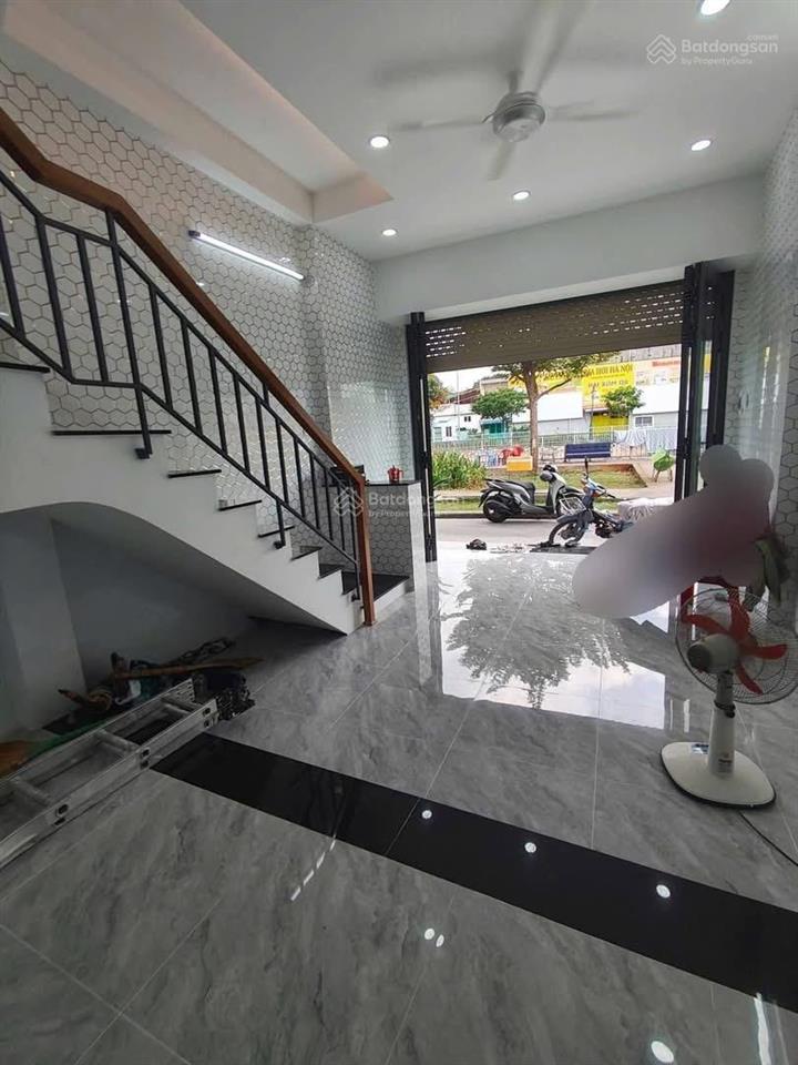 Bán nhà mặt tiền đường ụ cây p10 q8, dt 3.9x9m, 2 lầu nhà mới