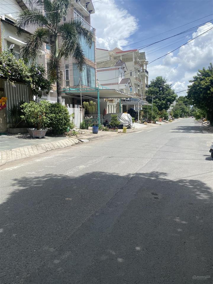 Bán lô đất sát đường số 10 kdc phong phú 5, dt 7x19.5 (136.5m2)