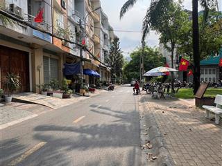 Bán nhà mt đường 320 bông sao p5 q8, đối diện công viên, dt 4x16m, 3.5 tấm