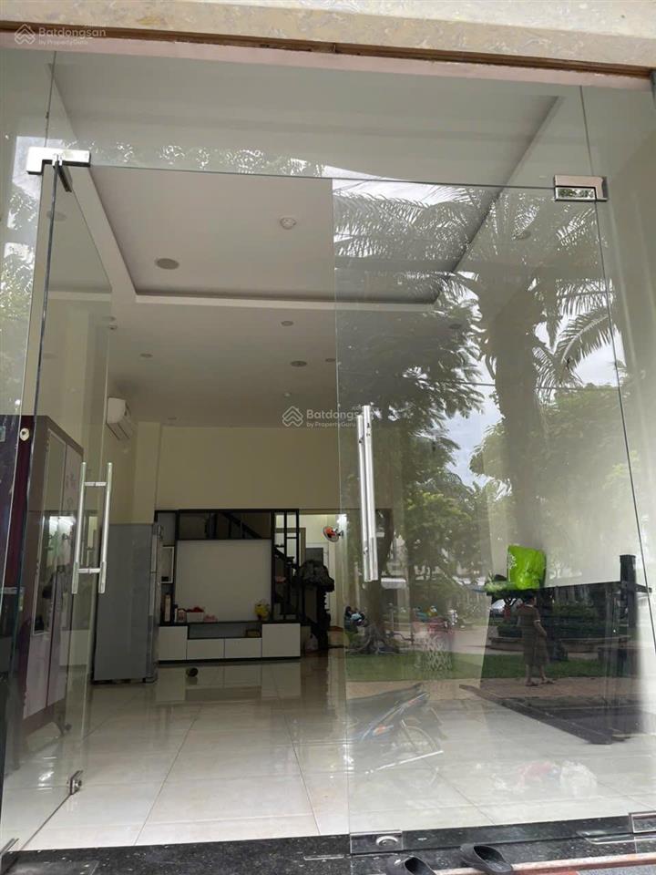 Bán nhà mt đường 320 bông sao p5 q8, đối diện công viên, dt 4x16m, 3.5 tấm