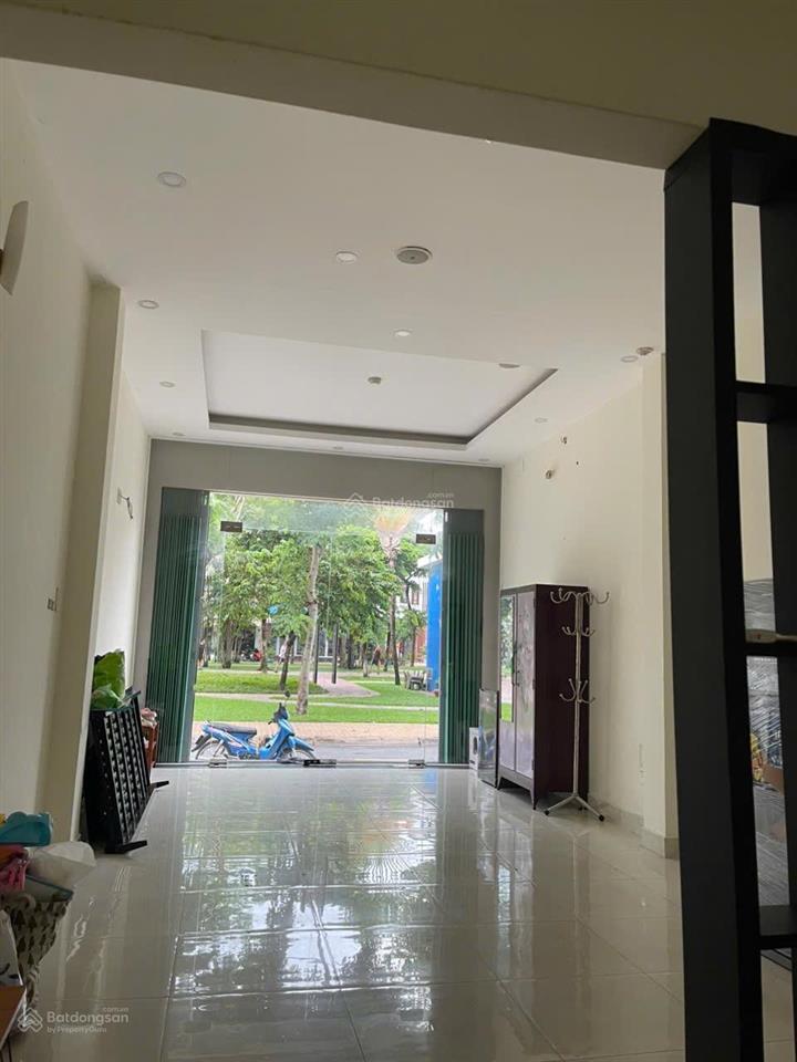 Bán nhà mt đường 320 bông sao p5 q8, đối diện công viên, dt 4x16m, 3.5 tấm
